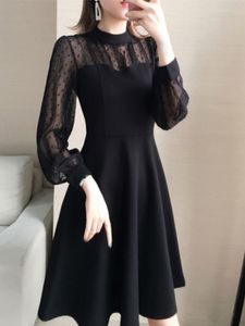 Abiti casual di base QWEEK Pizzo nero Dres Vintage Elegante Dot Manica lunga Mini Short Evening Party 2023 Spring Fashion Oneck 230715