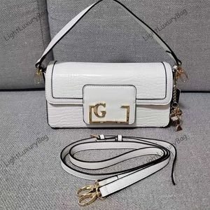 2023 ny stil designer två-ton crossbody väska mode lapptäcke fråga mark axel plånböcker kvinnor läder lyxhandväskor på klassiska kvinnliga plånböcker 230716