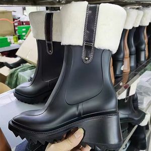 Tasarımcı Ayakkabı Kadınlar Betty Pvc Boots Beated Fur High Topuklu Dizler Diz Yüksek Yağmur Botu Su geçirmez Welly Kauçuk Terler Platform Ayakkabıları Açık Yağmur Shoes 7.cm Lüks Zip Boot