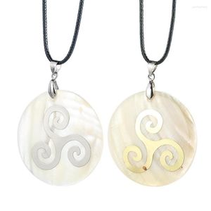 Colares com Pingente Triskele Tripla Espiral Símbolo Charms Colar de Madrepérola Branco Redondo para Mulheres e HomensLucky Protection Jewelry Gift