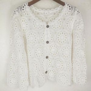 Kvinnor BLOUSES Cutout Lady Top Elegant Crochet Cardigan Hollow Out Lace Sticked With Single-Breasted Stängning Tre kvartärmar