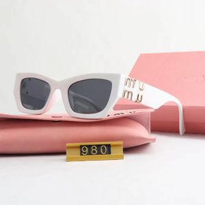 Damen-Sonnenbrille, weiße Vollformat-Katzenaugen-Sonnenbrille, goldene Buchstaben, modische Brille für Damen, Luxusmarke, Party-Brille, Outdoor-Strand-Fahrbrille mit Box