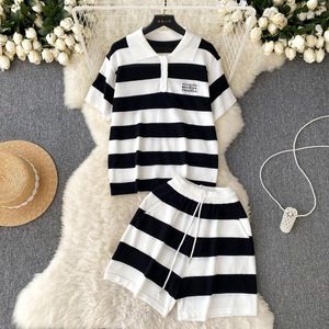 Ternos Femininos Korejepo Minimalista Conjunto de Moda Casual Verão Solto Preto Branco Listrado Lapela Pescoço Camiseta Perna Larga Shorts Cintura Alta