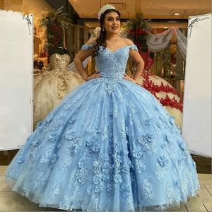 2023 Abito da ballo modesto Abiti da quinceanera Azzurro Appliques di pizzo Perline Fiori fatti a mano Dolce 16 Abito per 15 anni Abiti da spettacolo per feste di ballo Personalizzato con spalle scoperte