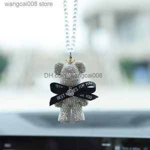 Decorazioni interne Luxury Diamond Rhinestone Cartoon Gloomy Bear Ornamenti per auto Nappe di cristallo Ciondolo Specchio per auto Hanging Decoration Women T230717