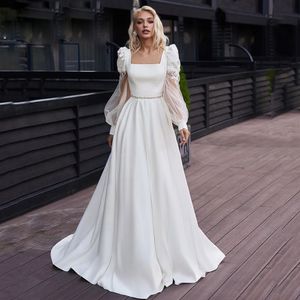 Brautkleid in A-Linie mit quadratischem Ausschnitt, Puffärmeln, Knopfleiste hinten, Brautkleid, Applikationen, Perlentaille, Satin