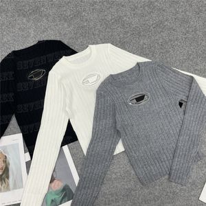 Metalowe litery dzianiny pullover swetry projektują pustą dzianinową bluzę dla kobiet jesienne modne topy z długim rękawem