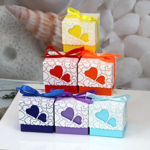 Favory titulars Candy Caixas para festival de aniversário de casamento Double Hollow Love Heart Heart Laser Cut Wrap Gift Paper Box Case com Natal de fita