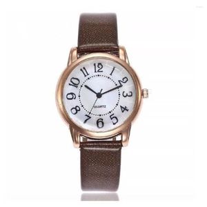 Нарученные часы мода женская роскошная кожаная кожаная группа аналоговые Quartz Watch Watch Digital Dial Ladies Женщины одеваются часы