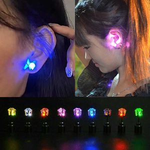 Stud LED Lampeggiante Glow Orecchini con borchie in zircone Cool Shining LED Ear Studs Tide Dance Party Festival Accessori per gioielli Regali J230717