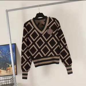 Kadın Tasarımcı Kadın Sweaters Örme Katlar Sonbahar V Yağlı Çizgili Moda Uzun Kollu Kadınlar Yüksek Son Jakar Haldigan Örgü Kış Süvari Ceket Sokak Giyin