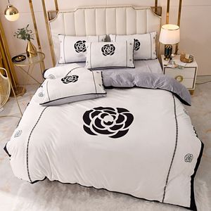 Designers moda conjuntos de cama travesseiro malhado 2 pçs edredons setvelvet capa edredão folha confortável rei colcha size2399