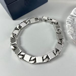 Halsband Europe America mode bundet halsband armband män kvinnor silverfärg metall graverad v bokstav blomma tjocka kedja smycken set m