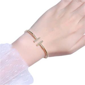 T Family's Same Style Luxury Brand Designer Bracciale rigido da donna con guscio bianco corpo nudo con diamanti in argento sterling placcato oro 18 carati Bracciali con diamanti in oro rosa