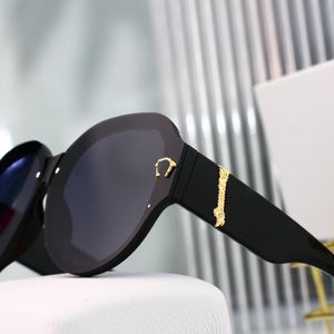 Lyxdesigner Solglasögon Fashion Classic Men Women Polarised Eyewear UV400 Big Square Frame Sun Glasses Hög kvalitet med ruta 7158