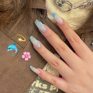 Fałszywe paznokcie 24pcs Niebieski paznokieć Słodka krótka prasa na eleganckich paznokci Naklejki żel/typ kleju sztuczny kij