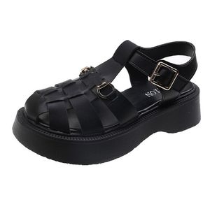 Sandalen Frauen Sommer Neue Retro Metall Kette Geschlossene Zehe Damen Römischen Sandalen Große Weibliche Casual Strand Schuhe