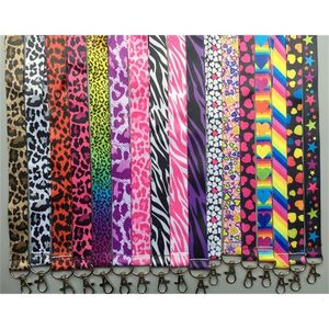 Anahtar zincirleri kordonlar lot 50pcs leopar tahıl kalp şeklindeki renk karışım boyun kayışları karayolları cep telefonu kimlik kartı anahtar zinciri çocuk parti hediyeleri mm-08 230715