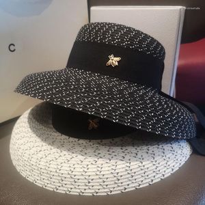 Szerokie brzegowe czapki ht365 Ladies Sun Fedora Small Bee Słomka Foppy Dziewczęta Kobiety Summer Beach