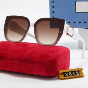 Occhiali da sole da donna bianchi quadrati di lusso per uomo occhiali da vista classici da lettera moda retrò UV400 full frame occhiali da sole da uomo da spiaggia con scatola