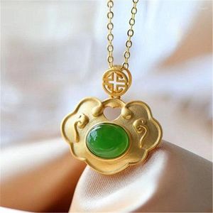 Anhänger Halsketten Exquisite chinesische Xiang Yun Ru Yi Lock Halskette vergoldet grüne Kristall Edelsteine Weihnachten Geburtstag Party Geschenke Frauen Schmuck