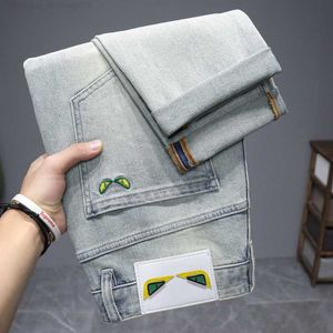 Heta designer mens jeans jeans man mode märke liten rak rör vår/sommar denim byxor stora tjurstil nya män elastiska byxor