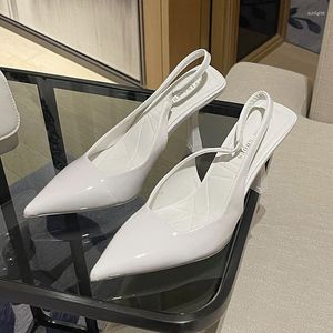 Sapatos sociais 2023 femininos sandálias de salto alto com tira traseira e salto alto femininas elegantes saltos gatinho mulas bico fino branco festa