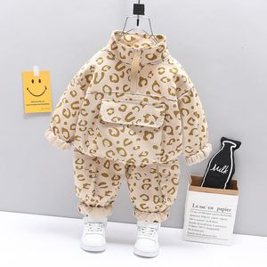 Conjuntos de ropa OLEKID primavera otoño 2 uds. Conjunto de ropa para niñas y niños abrigo de leopardo de algodón bebé niña pantalones Cargo conjunto de ropa traje de niño pequeño 230717