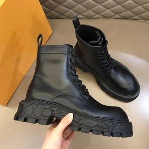 Designer Winter Platform Cowboy Boots Women Double Pocket Tactical Men äkta läderplattform Senaste väska Tank Snow Boot Top Casual Shoes