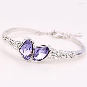 Bangle BN-00024 Oregelbunden kristall manschettarmband silverpläterad juveler för kvinnor armband mode-jewelry examen 2023 gåvor