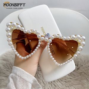 Sunglasses Retro HeartShaped Pearl Frame Women Fashion Pink Eyewear Trending Men Cat Eye Sun Glasses Beach Shades UV400 230717