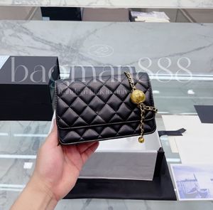 كلاسيكي CC مصمم الفخامة قناة الكافيار WOC TOUS HASP أحزمة رفرف مقبض كيس الكتف CF Diamond Lattice Lambbskin Leather Bags مع كرة ذهبية