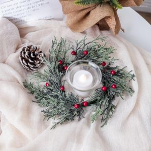 Dekorativa blommor Pine Needle Candlestick Wreath Handgjorda julljushållare Konstgjorda blad Röda frukter Ring för heminredning