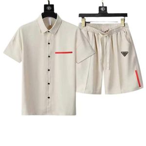 Designer T -skjorta Mens Designer Shorts Suit Triangle Logo Letter Print Lapel Shirt Mens Casual Sports mångsidiga modetröjor Shorts Set Män