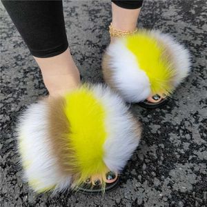 Tofflor Nya kvinnors mjuka rävpäls tofflor kvinnliga hem casual flip flops damer fluffy falt icke-halk glider lyxiga plyschskor grossist l230717