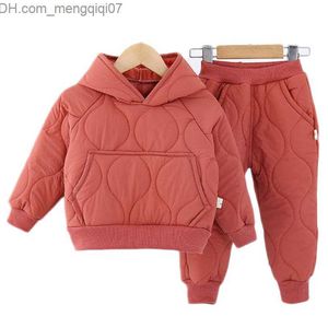 Set di abbigliamento 2020 Autunno Inverno Set da bambina Plus Velluto a due pezzi Set da ragazzo Cappotto e pantaloni con cappuccio in cotone per bambini alla moda Abbigliamento per bambini 1-6Y Z230717