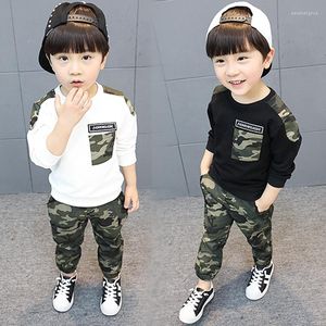 Completi di abbigliamento Vestiti per bambini adolescenti Neonati maschi Costume Lettera Tuta Camouflage Top Pantaloni 2PCS Bambini Ragazzo Abiti invernali Set Roupa Infantil