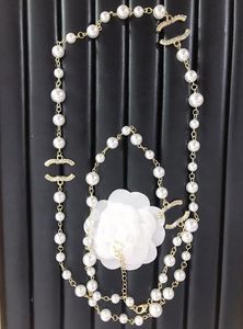 Guldpläterad varumärkesdesigner hängen halsband Crystal Pearl Titanium Steel Letter Choker Pendant Halsband tröja kedja smycken tillbehör