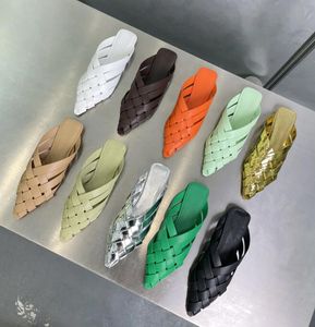 Designer kvinnor sandaler alfie casual skor muller skor krökta häl sandaler vävda platt botten tofflor mode outwear strand tofflor