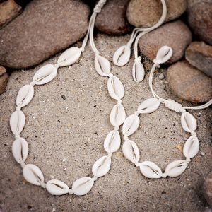 Set di gioielli da sposa Bohemian Natural Shell Neckalce Bracciale Set Puka Seashell Beads Cowrie Choker Cavigliera Fatta a mano Donna Beach Conch Gift 230717