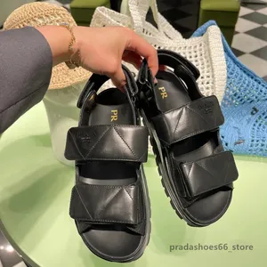 Milan 2023 Nya sommarkvinnor Sandal Prad Fashion Magic Tape Women Luxury Designer Slipper Casual Beach Shoes Double Buckle Non-Slip Slides