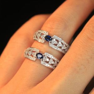 Huitan Retro Kobiety Zadzwoni z Bling Blue/White Cubic Cyrronia Fancy Finger Akcesoria do Vintage Party Temperament Kobietowa biżuteria