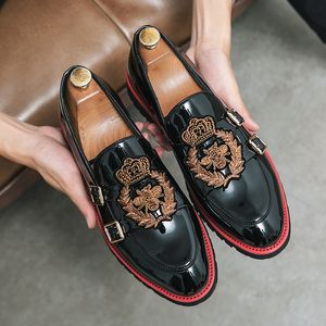 Klädskor Herrens herrar klänningskor Bekväma lyxiga broderade loafers italienska stil Men mäns casual skor stor storlek 38-48 230718