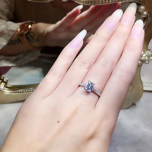 Marry me U S import D-color Mosan stone ring 18k ouro esmeralda cortado em forma de princesa anel de diamante quadrado menina 264p
