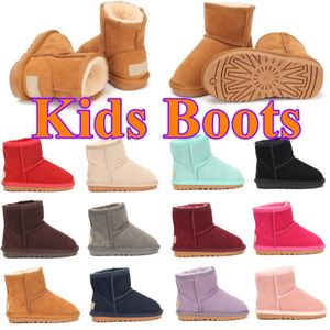Çocuk Botları 5854 Yeni yürümeye başlayan çocuklar Avustralya Yarı Boot Genç Erkek Kızlar Mini Boot Çocuk Ayakkabı Çocuk Tasarımcı Kış Yüksek Boksum Gençlik Gençlik Gerçek Deri Ayakkabı