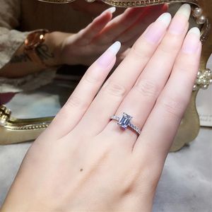 Case-me comigo Anel de pedra Mosan importado da cor D dos EUA Ouro 18k corte esmeralda em forma de princesa anel de diamante quadrado menina 2488
