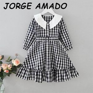 Flickor klänning 2020 Autumn New Fall Dress Black White Plaid Elastic midje Princess Dress for Girls Kids Clothes E20505290O