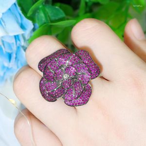 Fedi nuziali ThreeGraces Lussuoso Micro Pave Rose Red CZ Zircon Open Size Forma di fiore Grande anello da sera per gioielli di moda da donna