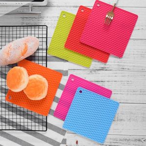 Table Runner Silicone Insulation Mat Baking Oven Pad Heat Square Pot Holder Anti-Slip Pan Place Kitchen Accessories