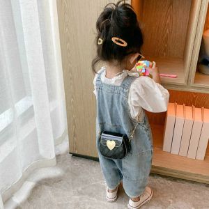 2024 New Childrens One Shoulder Crossbody Bag Fashion Pu Cartoon 귀여운 가방 색상 자수 실 작은 정사각형 가방 체인